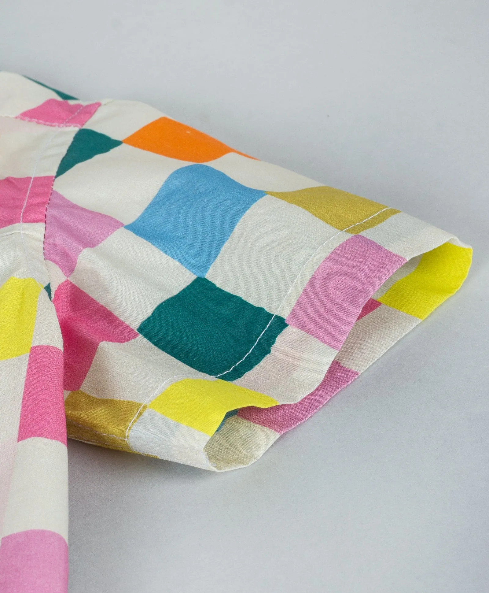 Colourful checkered half sleeves shirt with contrast mandarin collars-Multi