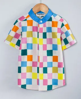Colourful checkered half sleeves shirt with contrast mandarin collars-Multi